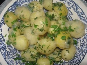 Картопля під часниковим соусом