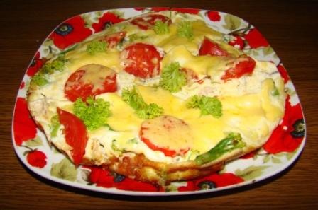 Омлет с брокколи, курицей и сыром