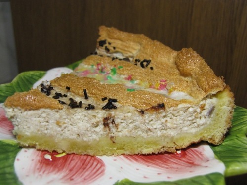 Песочный пирог с творогом, бананами и безе