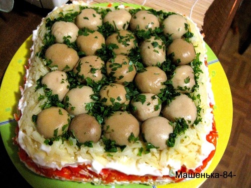 Салат "Грибна поляна з куркою"