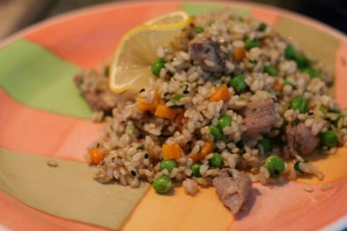 Маринована телятина з рисом і овочами