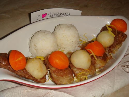 Хек в ореховой панировке с овощами