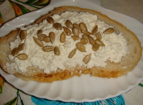 Закуска з сиром та хроном