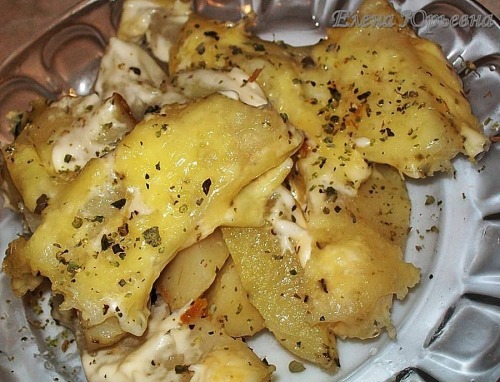 Картофель с пряными травами под сыром