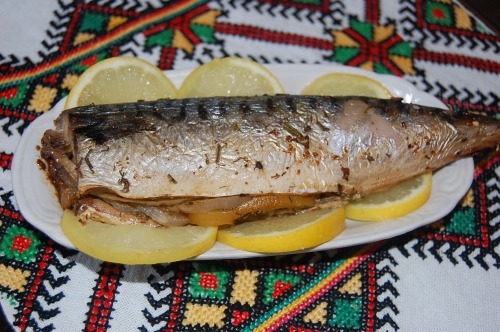 Скумбрія, запечена у фользі