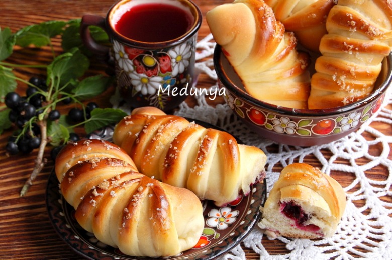 Смугасті пиріжки зі смородиною Смугасті пиріжки зі смородиною