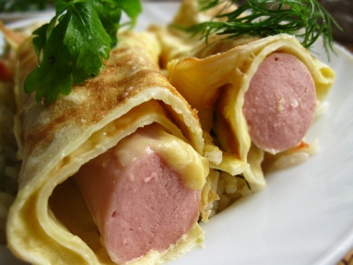 Яичные рулетики с сосисками