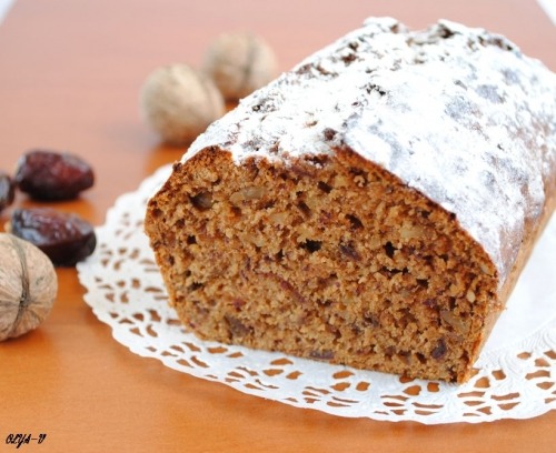 Фініковий кекс з горіхами