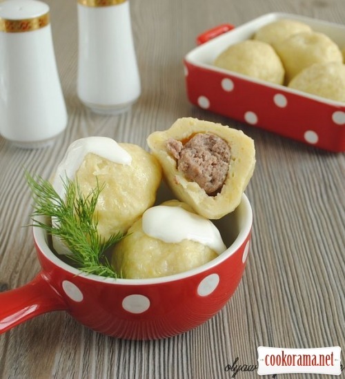 Картопляні галушки з м'ясом