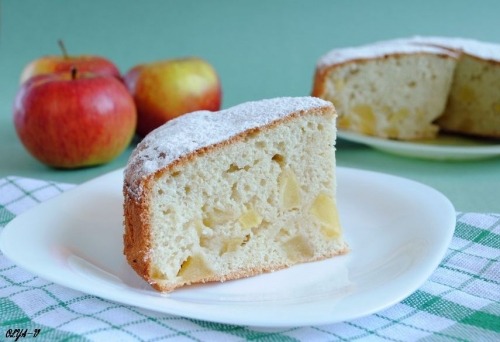 Шарлотка з яблуками