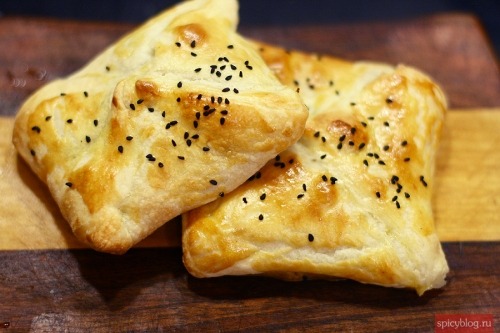 Пиріжки з каррі з яловичини