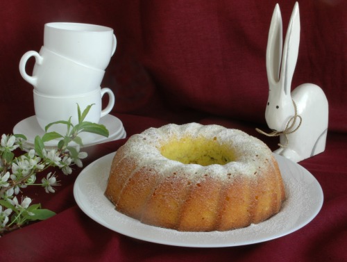 Пасхальный кекс с маком и вишнями