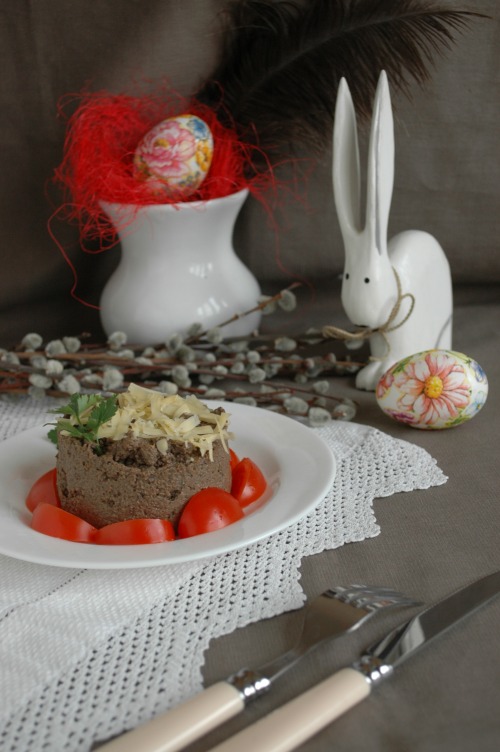 Печеночный паштет с черносливом и вяленой вишней