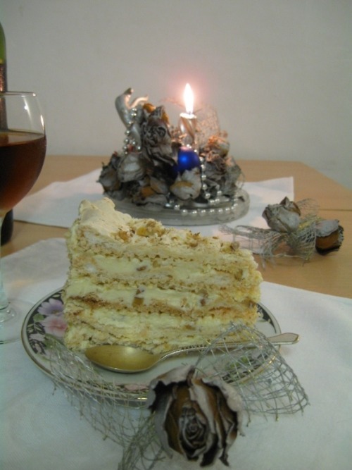 Торт белковый с орехами