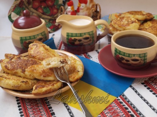 Манники с творогом и изюмом