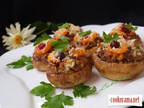 Шампиньоны фаршированные пикантной начинкой с орехами и креветками