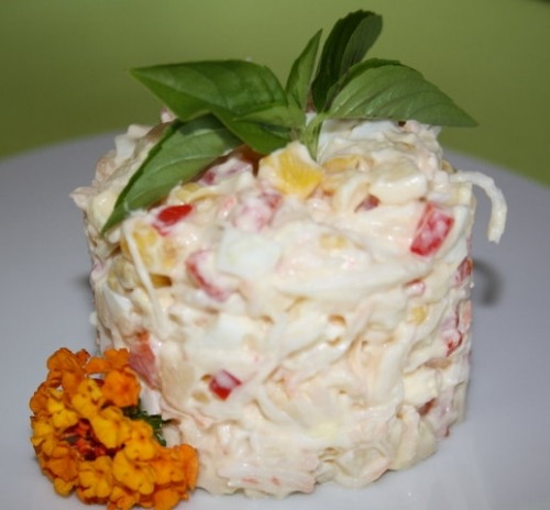 Легкий салат с крабовым мясом