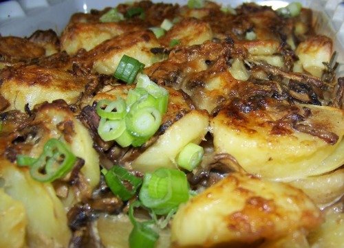 Картофель под грибным соусом