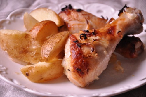 Куриные ножки с лаймом и имбирем с картофелем по-деревенски