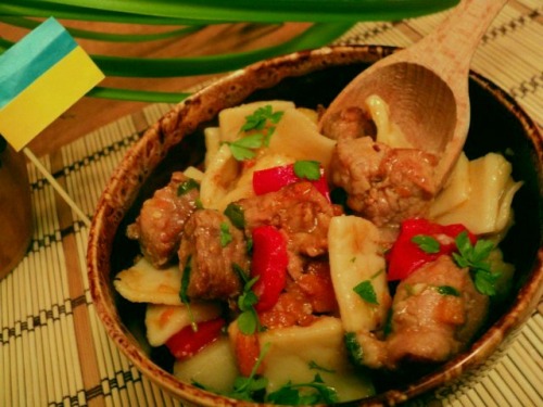 Душенина с овощами и галушками