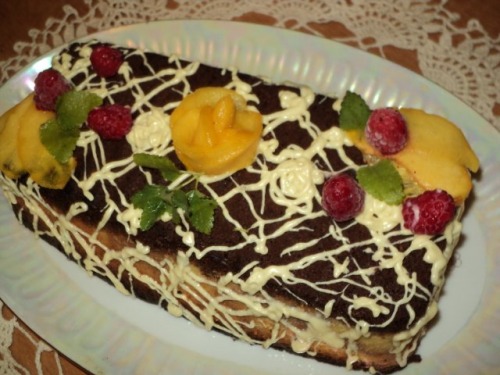 Мраморный чизкейк с малиной и персиками