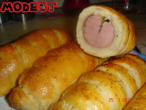 Сосиски в тесте с зеленью и сыром