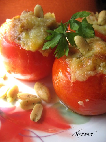 Помідори, фаршировані куркою і арахісом