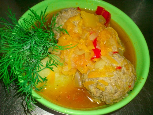 Мясные фрикадельки с овощами