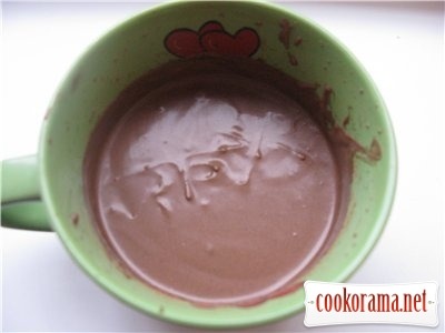 Meringue with chocolate cream