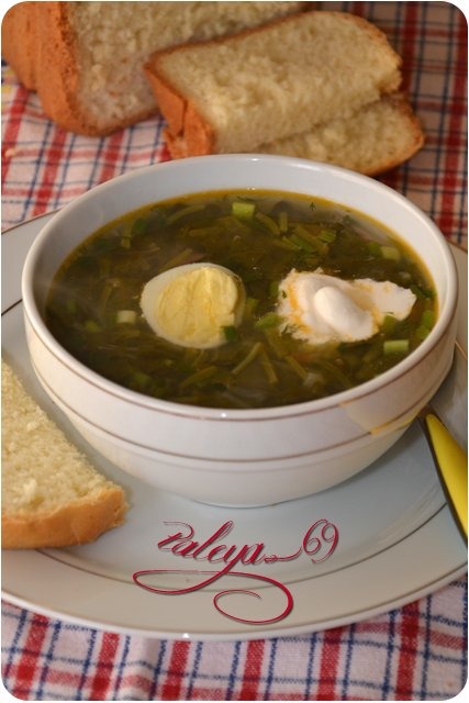 Green cabbage soup with sorrel