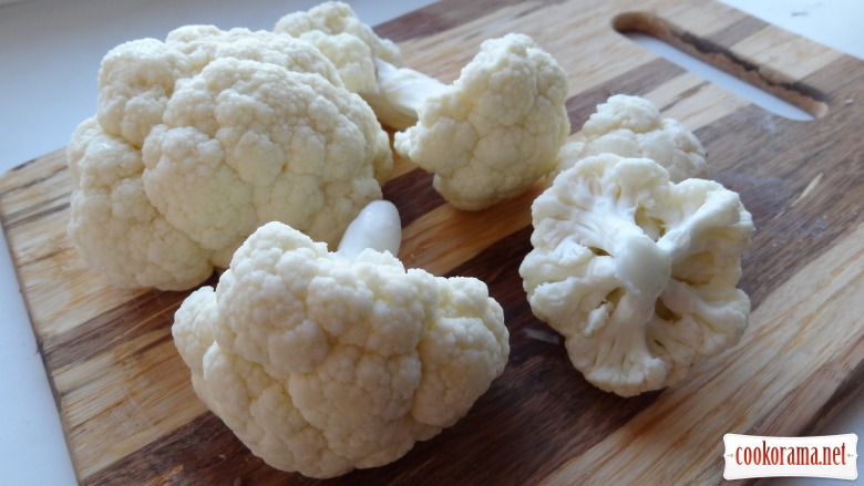 Cauliflower stuffed with broccoli