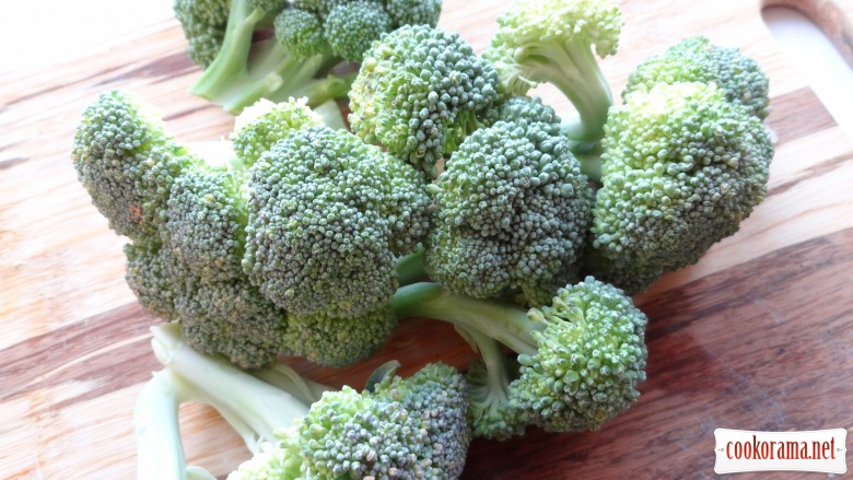 Cauliflower stuffed with broccoli