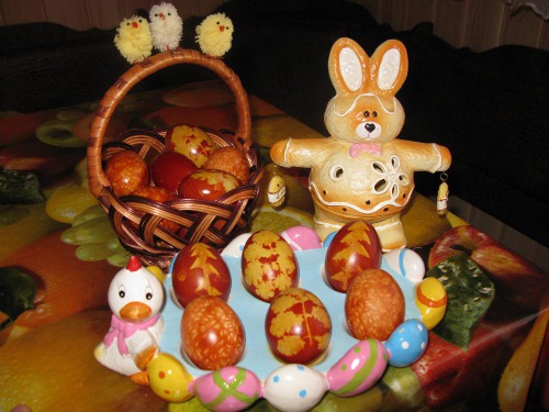 Фарбування яєць до Великодня, два варіанти