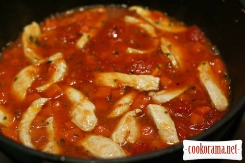 Pasta with pumpkin and chicken