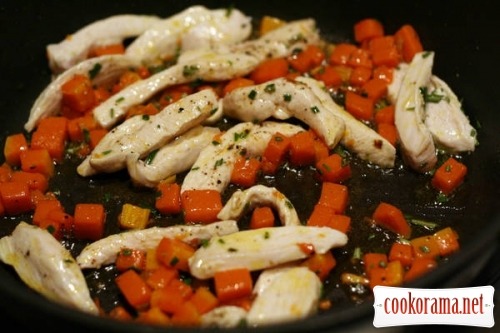 Pasta with pumpkin and chicken