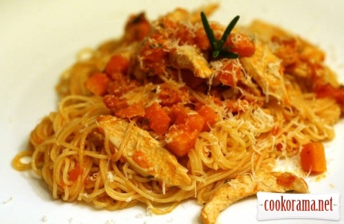 Pasta with pumpkin and chicken