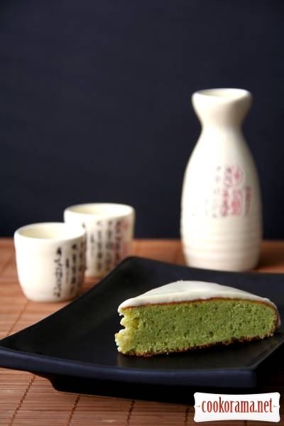 Cake with green tea