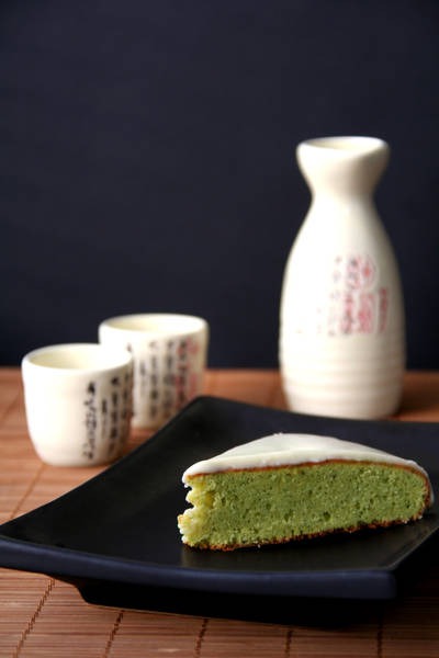 Cake with green tea