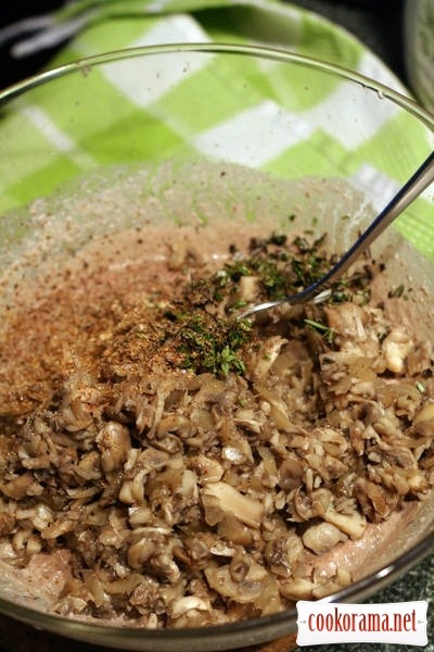 Chicken paste with mushrooms