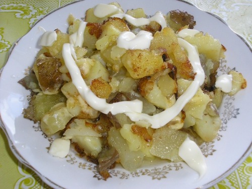 Картофель в мундирах жаренный с сыром