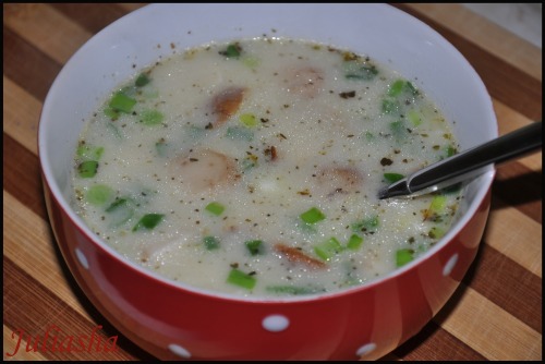 Potato and cheese cream soup with white mushrooms