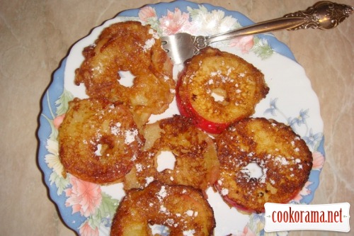 Apple fritters with cinnamon