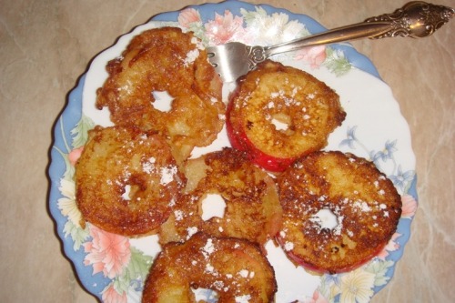 Apple fritters with cinnamon