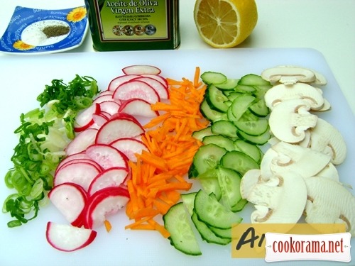 Spring vegetable salad with fresh champignons