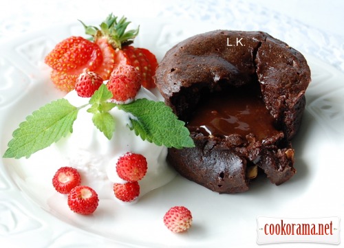 Melting chocolate cake