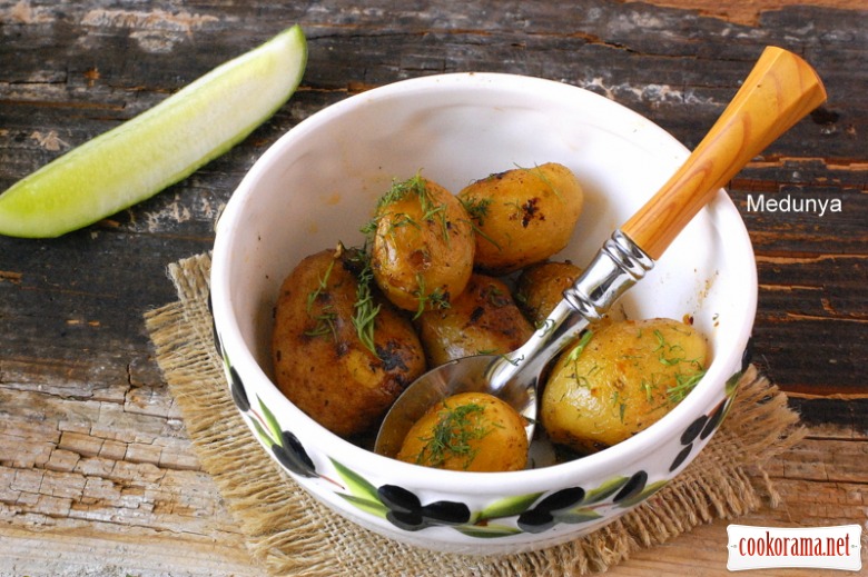 New potatoes, baked in the oven with mustard and lemon