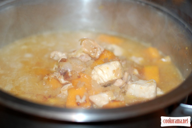 Wheat porridge with pumpkin and chicken