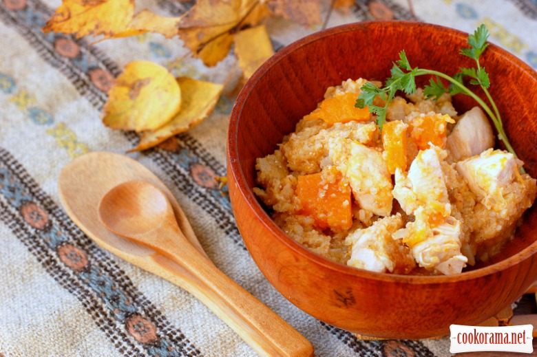 Wheat porridge with pumpkin and chicken