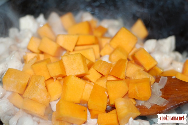 Wheat porridge with pumpkin and chicken