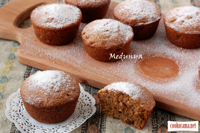 Lean carrot cakes with nuts